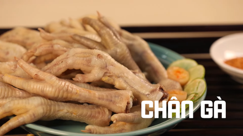 Khách Tây phản ứng bá đạo khi ăn lòng lợn, tiết canh của Việt Nam: Chỉ 1 câu mà quá chất - Ảnh 1. Khách Tây phản ứng bá đạo khi ăn lòng lợn, tiết canh của Việt Nam: Chỉ 1 câu mà quá chất - Ảnh 1.