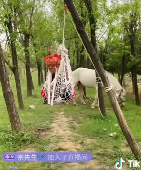 Muôn kiểu livestream cực độc của các “pháp sư Trung Hoa”: Đọc rap, đóng kịch đều cân tất, đỉnh nhất là mang cả Tây Du Ký vào hút người xem - Ảnh 5. Muôn kiểu livestream cực độc của các “pháp sư Trung Hoa”: Đọc rap, đóng kịch đều cân tất, đỉnh nhất là mang cả Tây Du Ký vào hút người xem - Ảnh 5.