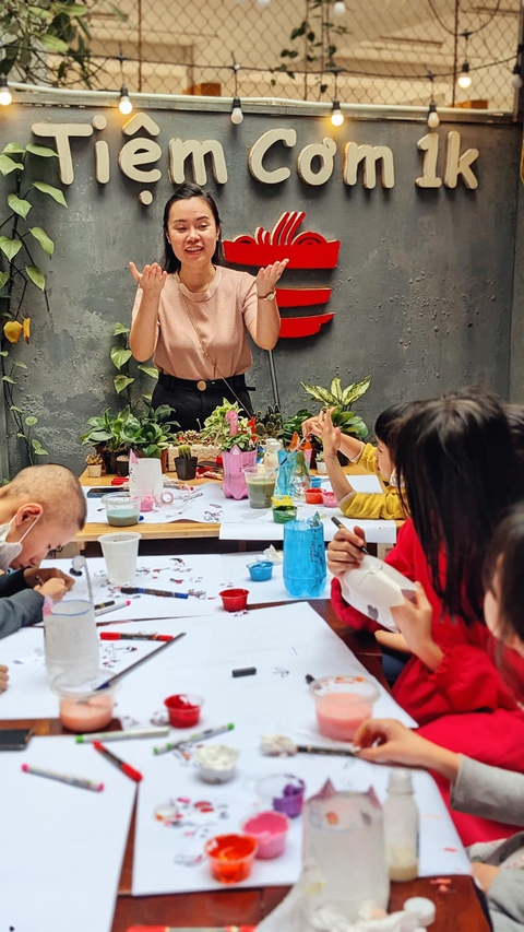 Con gái nhỏ bị ung thư qua đời, ông bố mở Tiệm cơm 1 nghìn, nấu đủ món ngon tặng trẻ bệnh K - Ảnh 6. Con gái nhỏ bị ung thư qua đời, ông bố mở Tiệm cơm 1 nghìn, nấu đủ món ngon tặng trẻ bệnh K - Ảnh 6.