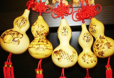 Treo gì trước cửa nhà để giữ bình yên? - Ảnh 2. Treo gì trước cửa nhà để giữ bình yên? - Ảnh 2.
