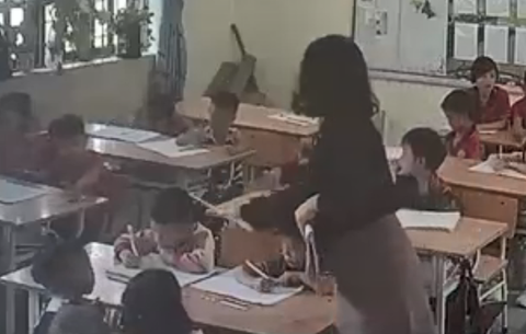 Giáo viên có hành vi dùng thước gõ đầu học sinh lớp 1 bị điều chuyển làm công việc khác - Ảnh 1. Giáo viên có hành vi dùng thước gõ đầu học sinh lớp 1 bị điều chuyển làm công việc khác - Ảnh 1.