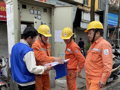 Giá điện tăng, người dân phải trả thêm bao nhiêu tiền mỗi tháng? - Ảnh 1. Giá điện tăng, người dân phải trả thêm bao nhiêu tiền mỗi tháng? - Ảnh 1.