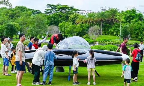Đĩa bay có người lái đầu tiên trên thế giới bay trên bầu trời Thâm Quyến - Ảnh 8. Đĩa bay có người lái đầu tiên trên thế giới bay trên bầu trời Thâm Quyến - Ảnh 8.