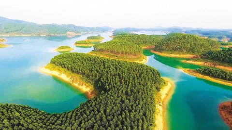 Có một kỳ quan trên núi chỉ cách Hà Nội 2 giờ chạy xe: Du khách nhận xét cảnh đẹp siêu thực! - Ảnh 2. Có một kỳ quan trên núi chỉ cách Hà Nội 2 giờ chạy xe: Du khách nhận xét cảnh đẹp siêu thực! - Ảnh 2.