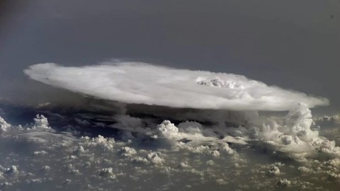NASA tiếp cận “đĩa bay băng” ẩn nấp trên bầu trời Trái Đất - Ảnh 1. NASA tiếp cận “đĩa bay băng” ẩn nấp trên bầu trời Trái Đất - Ảnh 1.