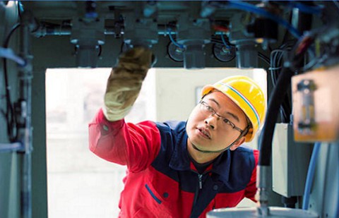 Ngành nghề hot nhất trong “mùa cắt điện”, thiếu 1 người - cả trăm người “điêu đứng”, mức lương lên tới 35 triệu đồng/tháng - Ảnh 1. Ngành nghề hot nhất trong “mùa cắt điện”, thiếu 1 người - cả trăm người “điêu đứng”, mức lương lên tới 35 triệu đồng/tháng - Ảnh 1.