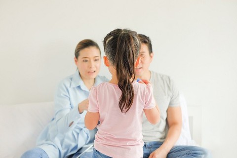 Cậu bé 13 tuổi nhập viện tâm thần: Bố mẹ chính là kẻ bắt nạt đầu tiên trong đời trẻ - Ảnh 2. Cậu bé 13 tuổi nhập viện tâm thần: Bố mẹ chính là kẻ bắt nạt đầu tiên trong đời trẻ - Ảnh 2.