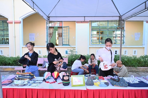 Cửa tiệm đặc biệt sản xuất ra nụ cười cho những mảnh đời kém may mắn - Ảnh 12. Cửa tiệm đặc biệt sản xuất ra nụ cười cho những mảnh đời kém may mắn - Ảnh 12.