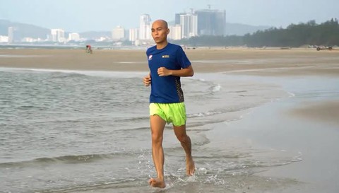 Nhận tin mắc ung thư, tưởng chỉ sống được 3 tháng nhưng người cha đã vượt bệnh tật, chinh phục cả đường chạy 42km - Ảnh 5. Nhận tin mắc ung thư, tưởng chỉ sống được 3 tháng nhưng người cha đã vượt bệnh tật, chinh phục cả đường chạy 42km - Ảnh 5.