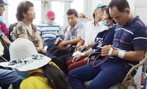 Nhận tin mắc ung thư, tưởng chỉ sống được 3 tháng nhưng người cha đã vượt bệnh tật, chinh phục cả đường chạy 42km - Ảnh 3. Nhận tin mắc ung thư, tưởng chỉ sống được 3 tháng nhưng người cha đã vượt bệnh tật, chinh phục cả đường chạy 42km - Ảnh 3.