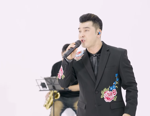 Ưng Hoàng Phúc: Buổi sáng bầu show căng băng rôn ra, tối đến bán sạch mười mấy nghìn vé, trong 3 tháng - Ảnh 1. Ưng Hoàng Phúc: Buổi sáng bầu show căng băng rôn ra, tối đến bán sạch mười mấy nghìn vé, trong 3 tháng - Ảnh 1.
