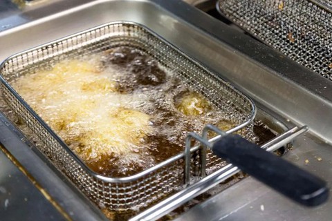 Cholesterol xấu bùng nổ không chỉ bởi ăn nhiều thịt, hàng loạt món ngon yêu thích của giới trẻ cũng nằm trong danh sách - Ảnh 2. Cholesterol xấu bùng nổ không chỉ bởi ăn nhiều thịt, hàng loạt món ngon yêu thích của giới trẻ cũng nằm trong danh sách - Ảnh 2.