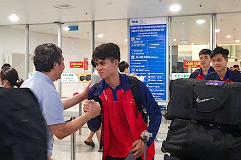Olympic Việt Nam lặng lẽ về nước sau thất bại ở ASIAD 19 - Ảnh 1. Olympic Việt Nam lặng lẽ về nước sau thất bại ở ASIAD 19 - Ảnh 1.