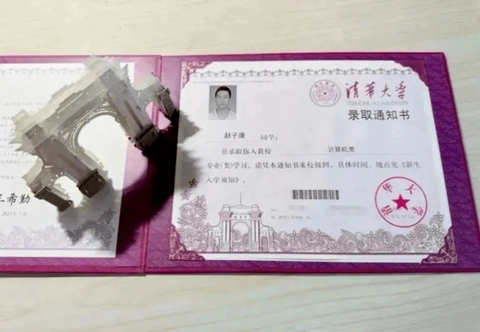 Nỗ lực phi thường, nam sinh bại não thi đỗ vào trường Đại học Thanh Hoa với số điểm khủng - Ảnh 4. Nỗ lực phi thường, nam sinh bại não thi đỗ vào trường Đại học Thanh Hoa với số điểm khủng - Ảnh 4.