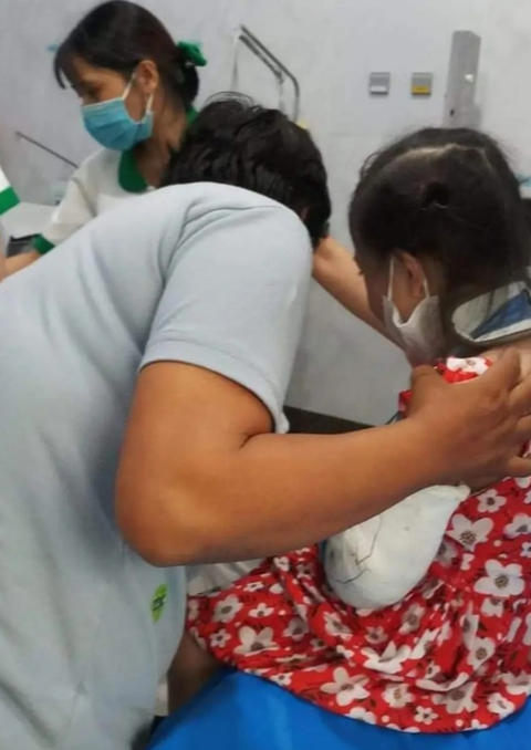 Xôn xao vụ phụ huynh xin cho con nghỉ học vì gãy tay, cô giáo nhắn: Không ưng lớp này thì xin chuyển lớp khác?- Ảnh 1. Xôn xao vụ phụ huynh xin cho con nghỉ học vì gãy tay, cô giáo nhắn: Không ưng lớp này thì xin chuyển lớp khác?- Ảnh 1.