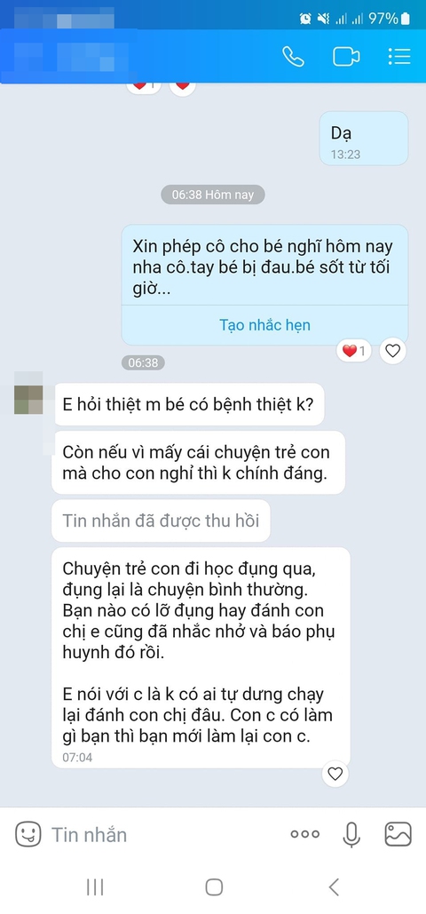 Xôn xao vụ phụ huynh xin cho con nghỉ học vì gãy tay, cô giáo nhắn: Không ưng lớp này thì xin chuyển lớp khác?- Ảnh 2. Xôn xao vụ phụ huynh xin cho con nghỉ học vì gãy tay, cô giáo nhắn: Không ưng lớp này thì xin chuyển lớp khác?- Ảnh 2.