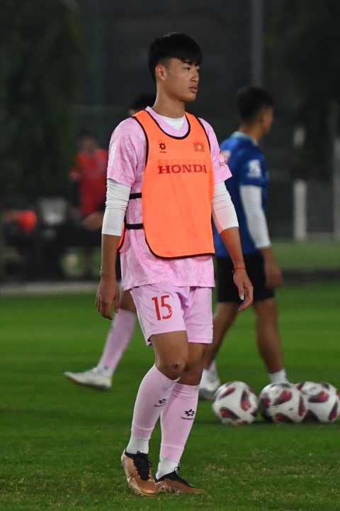 Tiền đạo tuyển Việt Nam: "Asian Cup có VAR nên tuyển Indonesia không thể chơi tiểu xảo"- Ảnh 2. Tiền đạo tuyển Việt Nam: "Asian Cup có VAR nên tuyển Indonesia không thể chơi tiểu xảo"- Ảnh 2.