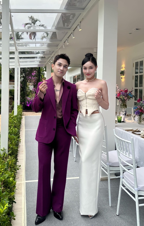 Danh tính cô gái hát Bóng Mây Qua Thềm ở quán nhậu “cuốn” đến nỗi anh Tây phải “hoà tan”, hút 6 triệu người xem- Ảnh 2. Danh tính cô gái hát Bóng Mây Qua Thềm ở quán nhậu “cuốn” đến nỗi anh Tây phải “hoà tan”, hút 6 triệu người xem- Ảnh 2.