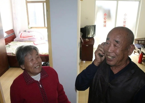 Tôi 61 tuổi, điều khôn ngoan nhất trong đời là đóng bảo hiểm cho bố mẹ: Những người trước đây nói tôi dại dột giờ đều ghen tỵ!- Ảnh 2. Tôi 61 tuổi, điều khôn ngoan nhất trong đời là đóng bảo hiểm cho bố mẹ: Những người trước đây nói tôi dại dột giờ đều ghen tỵ!- Ảnh 2.