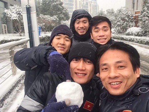 Cựu bác sĩ U23 Việt Nam: "Tôi đau xót cho Đình Trọng, không hiểu vì sao bạn ấy vội vàng như vậy"- Ảnh 6. Cựu bác sĩ U23 Việt Nam: "Tôi đau xót cho Đình Trọng, không hiểu vì sao bạn ấy vội vàng như vậy"- Ảnh 6.
