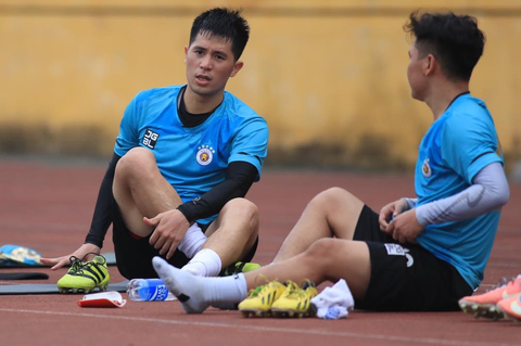 Cựu bác sĩ U23 Việt Nam: "Tôi đau xót cho Đình Trọng, không hiểu vì sao bạn ấy vội vàng như vậy"- Ảnh 4. Cựu bác sĩ U23 Việt Nam: "Tôi đau xót cho Đình Trọng, không hiểu vì sao bạn ấy vội vàng như vậy"- Ảnh 4.