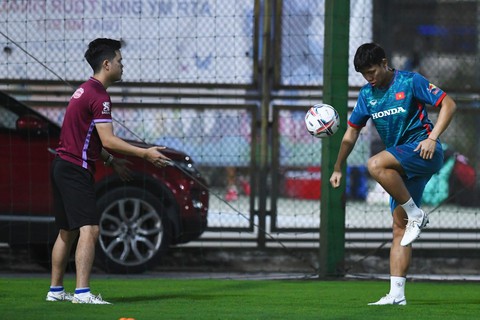 Cựu bác sĩ U23 Việt Nam: "Tôi đau xót cho Đình Trọng, không hiểu vì sao bạn ấy vội vàng như vậy"- Ảnh 11. Cựu bác sĩ U23 Việt Nam: "Tôi đau xót cho Đình Trọng, không hiểu vì sao bạn ấy vội vàng như vậy"- Ảnh 11.