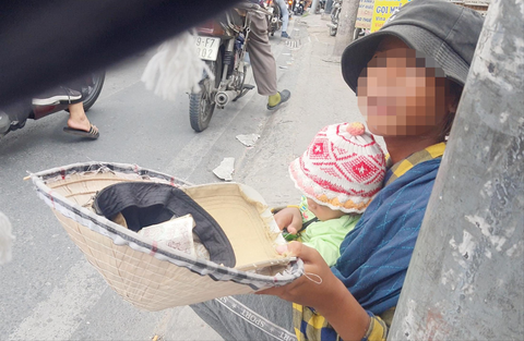 Bí mật về trẻ em ăn xin TPHCM: Thực trạng và nguyên nhân - Ảnh 2. Bí mật về trẻ em ăn xin TPHCM: Thực trạng và nguyên nhân - Ảnh 2.