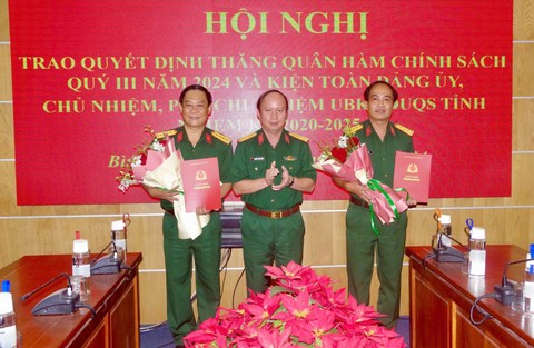 Kiện toàn nhân sự Chính ủy Bộ đội Biên phòng và BCH Đảng bộ Quân sự 3 tỉnh- Ảnh 2. Kiện toàn nhân sự Chính ủy Bộ đội Biên phòng và BCH Đảng bộ Quân sự 3 tỉnh- Ảnh 2.