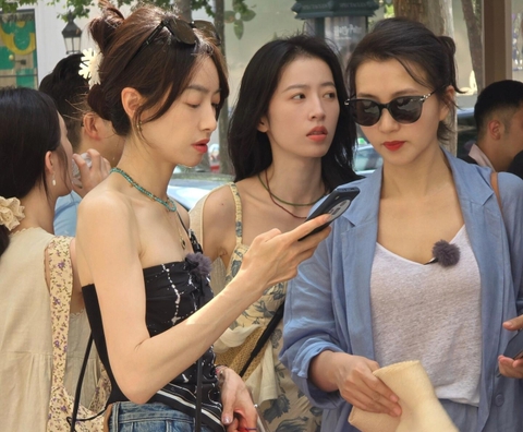 Mỹ nhân 9X cả gan bắt nạt nhiều đàn chị, vẻ ngoài ngây thơ thánh thiện hóa ra chỉ là lừa dối - Ảnh 3. Mỹ nhân 9X cả gan bắt nạt nhiều đàn chị, vẻ ngoài ngây thơ thánh thiện hóa ra chỉ là lừa dối - Ảnh 3.