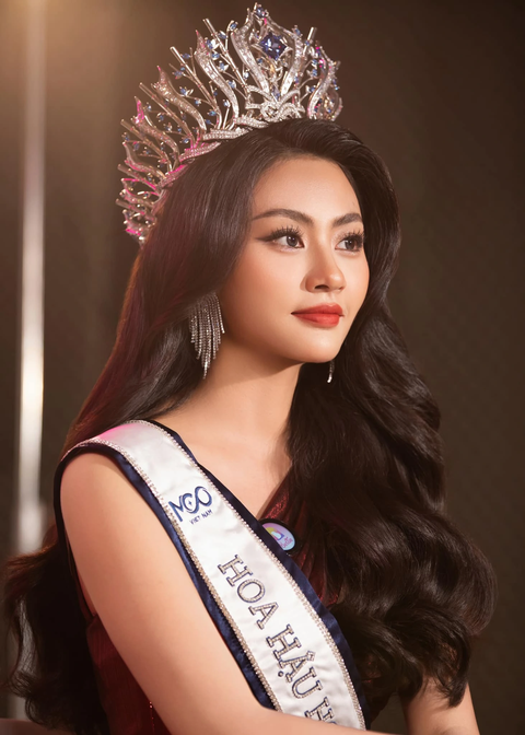 Một hoa hậu Việt khiến mẹ ruột nhiều lần bật khóc vì mâu thuẫn với cha dượng - Ảnh 2. Một hoa hậu Việt khiến mẹ ruột nhiều lần bật khóc vì mâu thuẫn với cha dượng - Ảnh 2.