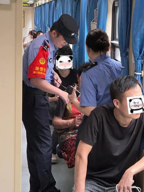 Nam sinh phát hiện tin nhắn lừa đảo trên tàu và Hành động kịp thời - Ảnh 3. Nam sinh phát hiện tin nhắn lừa đảo trên tàu và Hành động kịp thời - Ảnh 3.