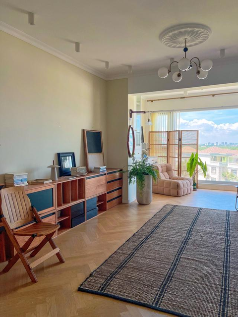 Người phụ nữ trung niên "gây sốt" sau khi khoe căn hộ 65m2, dân mạng bình luận: Bạn sẽ được chữa lành khi bước vào - Ảnh 1. Người phụ nữ trung niên "gây sốt" sau khi khoe căn hộ 65m2, dân mạng bình luận: Bạn sẽ được chữa lành khi bước vào - Ảnh 1.