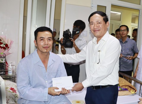 Thông tin mới về 2 phi công gặp nạn trong vụ máy bay quân sự rơi- Ảnh 1. Thông tin mới về 2 phi công gặp nạn trong vụ máy bay quân sự rơi- Ảnh 1.