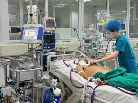 Người đàn ông nguy kịch vì bị vi khuẩn "ăn thịt người" tấn công- Ảnh 2. Người đàn ông nguy kịch vì bị vi khuẩn "ăn thịt người" tấn công- Ảnh 2.