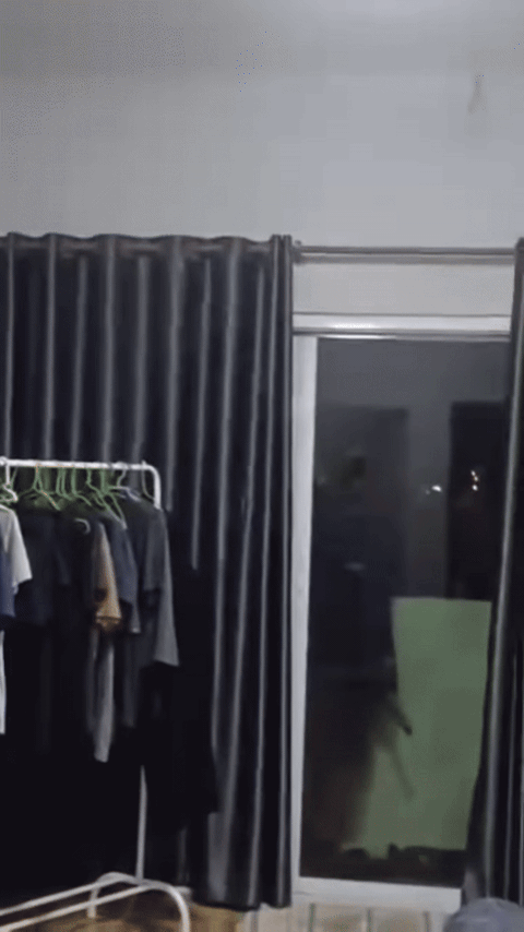 Chủ nhà nhanh trí khiến tên trộm bỏ chạy, đoạn video gay cấn như phim - Ảnh 2. Chủ nhà nhanh trí khiến tên trộm bỏ chạy, đoạn video gay cấn như phim - Ảnh 2.