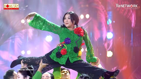 Ai cho diva 'xoạc'? - Ảnh 1. Ai cho diva 'xoạc'? - Ảnh 1.
