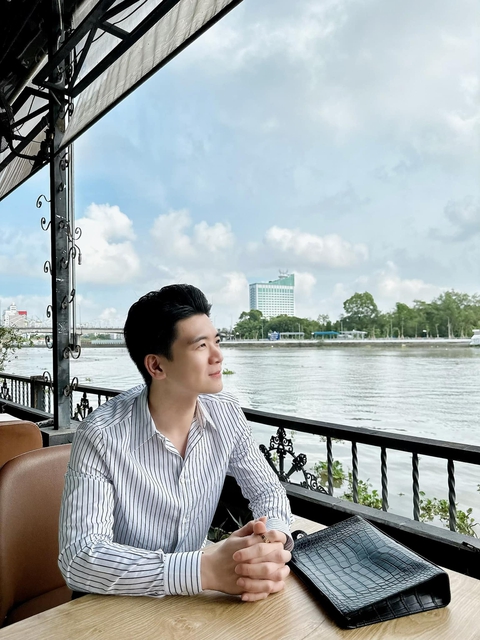 2 tổng tài đời thực sở hữu "visual" phát sáng, có một điểm chung khiến ai cũng phải tò mò - Ảnh 19. 2 tổng tài đời thực sở hữu "visual" phát sáng, có một điểm chung khiến ai cũng phải tò mò - Ảnh 19.