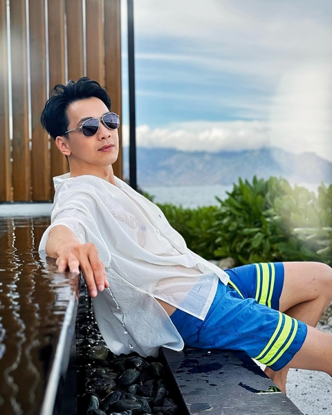 2 tổng tài đời thực sở hữu "visual" phát sáng, có một điểm chung khiến ai cũng phải tò mò - Ảnh 14. 2 tổng tài đời thực sở hữu "visual" phát sáng, có một điểm chung khiến ai cũng phải tò mò - Ảnh 14.