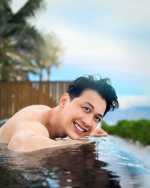 2 tổng tài đời thực sở hữu "visual" phát sáng, có một điểm chung khiến ai cũng phải tò mò - Ảnh 13. 2 tổng tài đời thực sở hữu "visual" phát sáng, có một điểm chung khiến ai cũng phải tò mò - Ảnh 13.