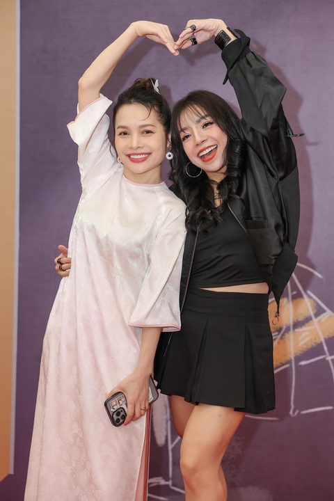 Hơn 100 nghệ sĩ hội tụ chúc mừng tác giả Ngô Bá Lục- Ảnh 4. Hơn 100 nghệ sĩ hội tụ chúc mừng tác giả Ngô Bá Lục- Ảnh 4.