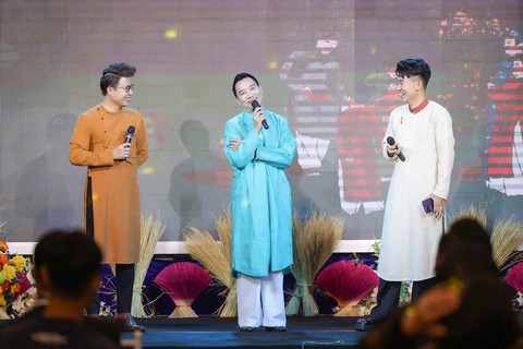 Hơn 100 nghệ sĩ hội tụ chúc mừng tác giả Ngô Bá Lục- Ảnh 11. Hơn 100 nghệ sĩ hội tụ chúc mừng tác giả Ngô Bá Lục- Ảnh 11.
