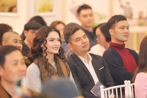 Hơn 100 nghệ sĩ hội tụ chúc mừng tác giả Ngô Bá Lục- Ảnh 9. Hơn 100 nghệ sĩ hội tụ chúc mừng tác giả Ngô Bá Lục- Ảnh 9.