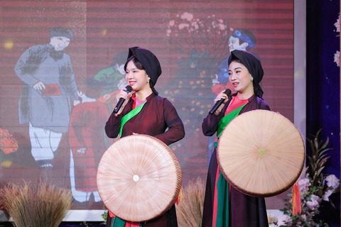 Hơn 100 nghệ sĩ hội tụ chúc mừng tác giả Ngô Bá Lục- Ảnh 14. Hơn 100 nghệ sĩ hội tụ chúc mừng tác giả Ngô Bá Lục- Ảnh 14.