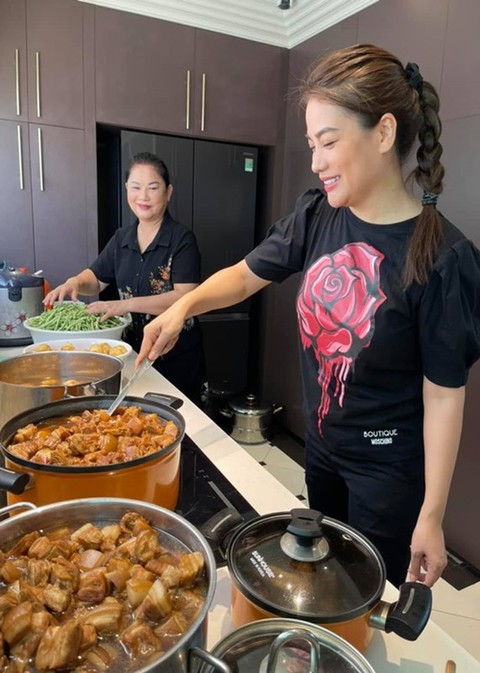 "Phú bà" Trương Ngọc Ánh và cuộc sống sang chảnh trong penthouse triệu đô- Ảnh 7. "Phú bà" Trương Ngọc Ánh và cuộc sống sang chảnh trong penthouse triệu đô- Ảnh 7.
