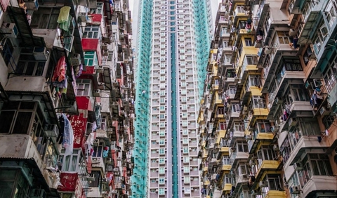 Cuộc sống của 3 thành viên trong căn hộ vỏn vẹn 10m² đã "phơi bày" một sự thật đáng sợ, nhiều người phải bật khóc - Ảnh 1. Cuộc sống của 3 thành viên trong căn hộ vỏn vẹn 10m² đã "phơi bày" một sự thật đáng sợ, nhiều người phải bật khóc - Ảnh 1.