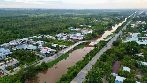 Niềm vui với nhiều người muốn sang đất cho con - Ảnh 1. Niềm vui với nhiều người muốn sang đất cho con - Ảnh 1.