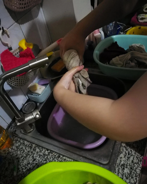 Lần nào nhờ chồng giặt quần áo cũng có mùi hôi, biết nguyên nhân tôi phải cảnh cáo: “Anh không được làm vậy!”- Ảnh 2. Lần nào nhờ chồng giặt quần áo cũng có mùi hôi, biết nguyên nhân tôi phải cảnh cáo: “Anh không được làm vậy!”- Ảnh 2.