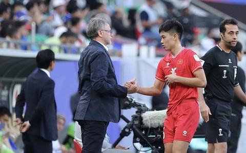 Họa vô đơn chí, HLV Troussier sẽ lại Họa vô đơn chí, HLV Troussier sẽ lại