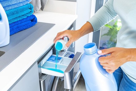 Dùng nước giặt hay bột giặt tốt hơn?- Ảnh 2. Dùng nước giặt hay bột giặt tốt hơn?- Ảnh 2.