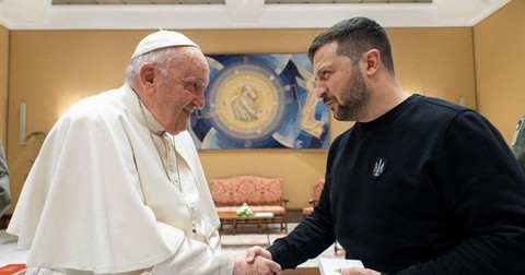 Giáo hoàng Francis nói Ukraine 'nên có lòng can đảm cầm cờ trắng' để đàm phán